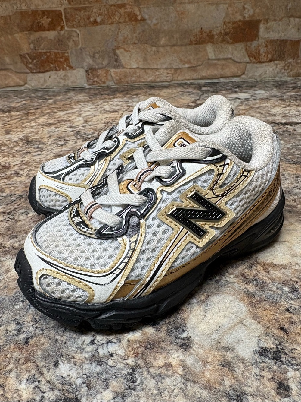 NEW BALANCE 740 BUNGEE WHITE BLACK IZ740G SIZE 5